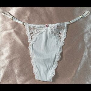 Victoria’s Secret White Lace Thong Size Large